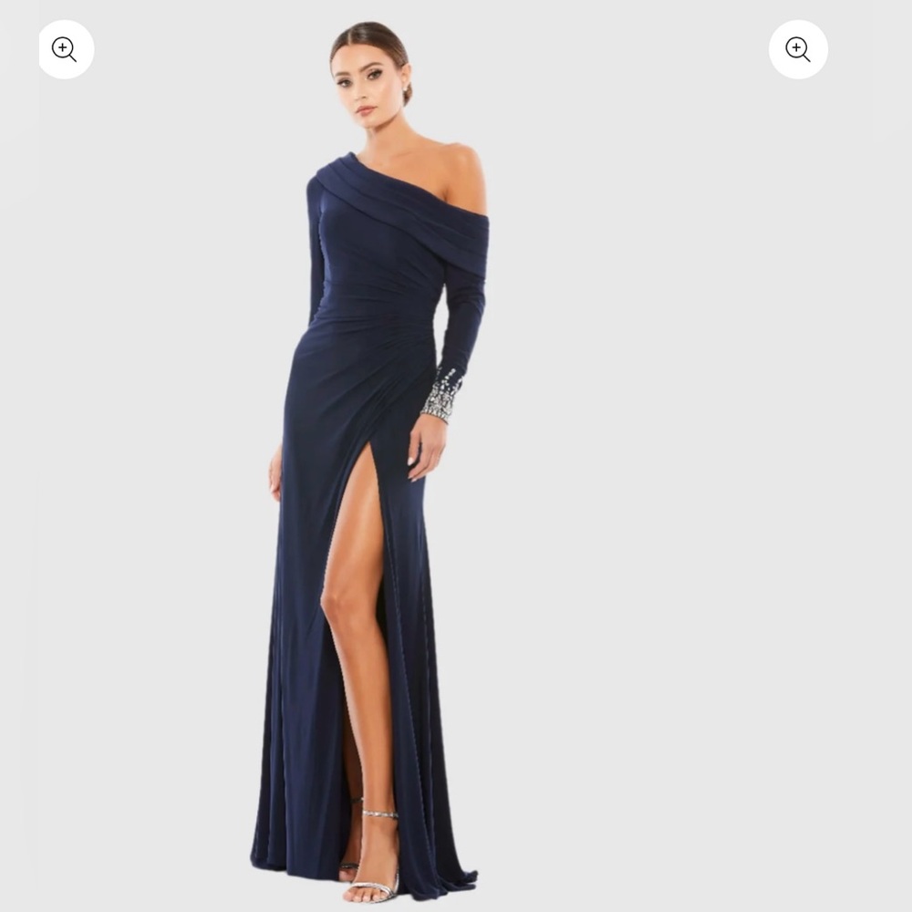 NWT MAC DUGGAL Beaded Cuff Drop Shoulder Faux
Wrap Gown (Midnight / 8)